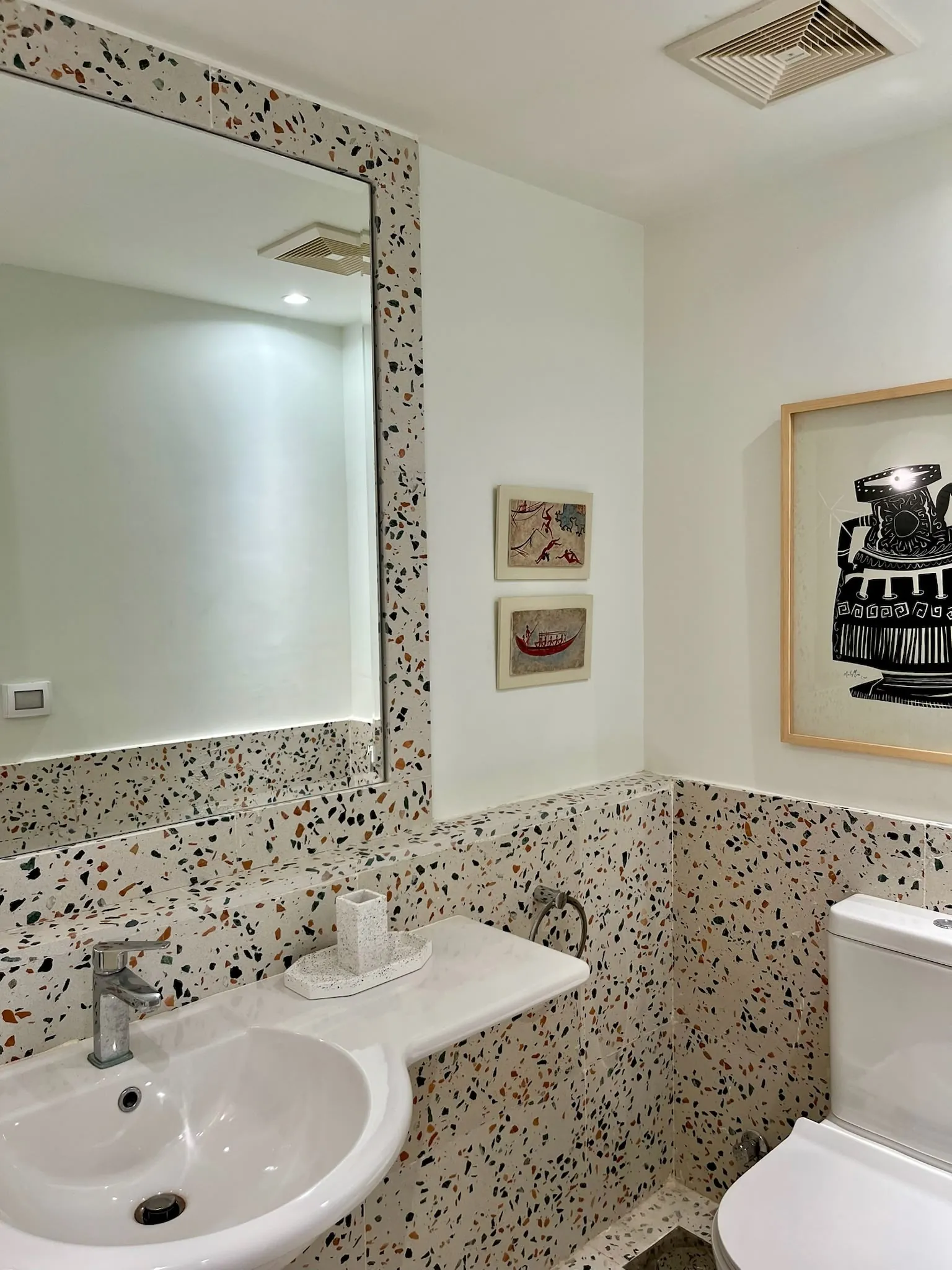 Bathroom with patterned stone